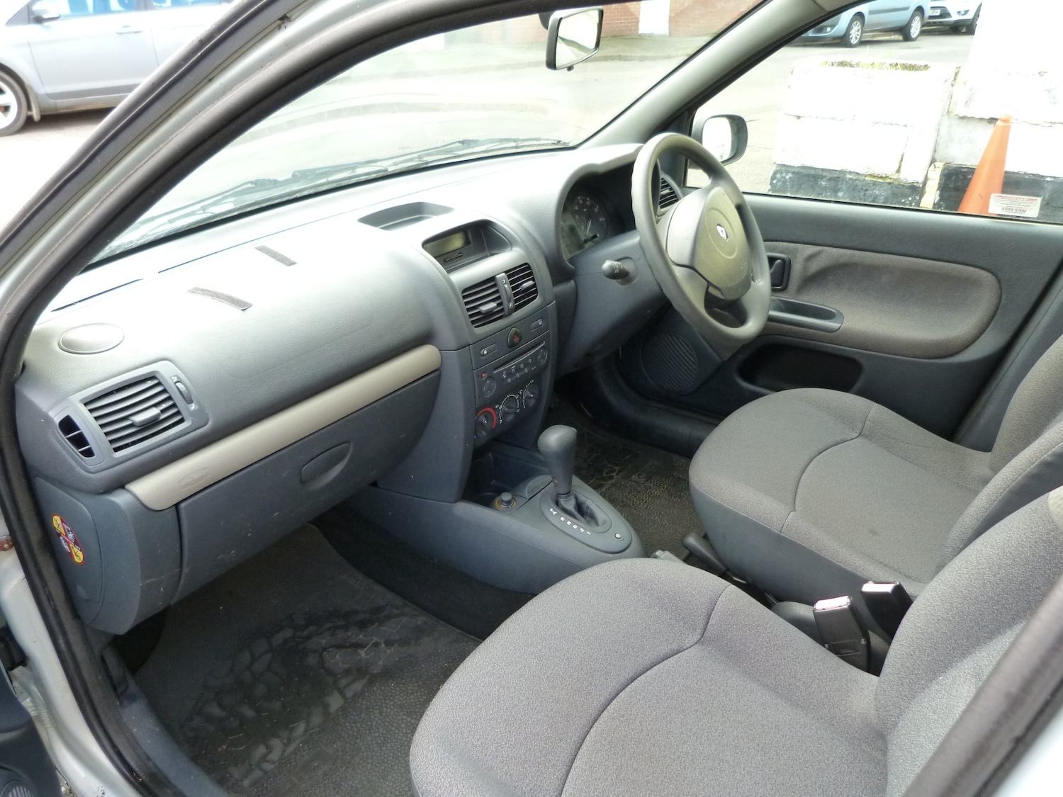 Used Renault Clio 2004 for sale - 77650466: Photo 8