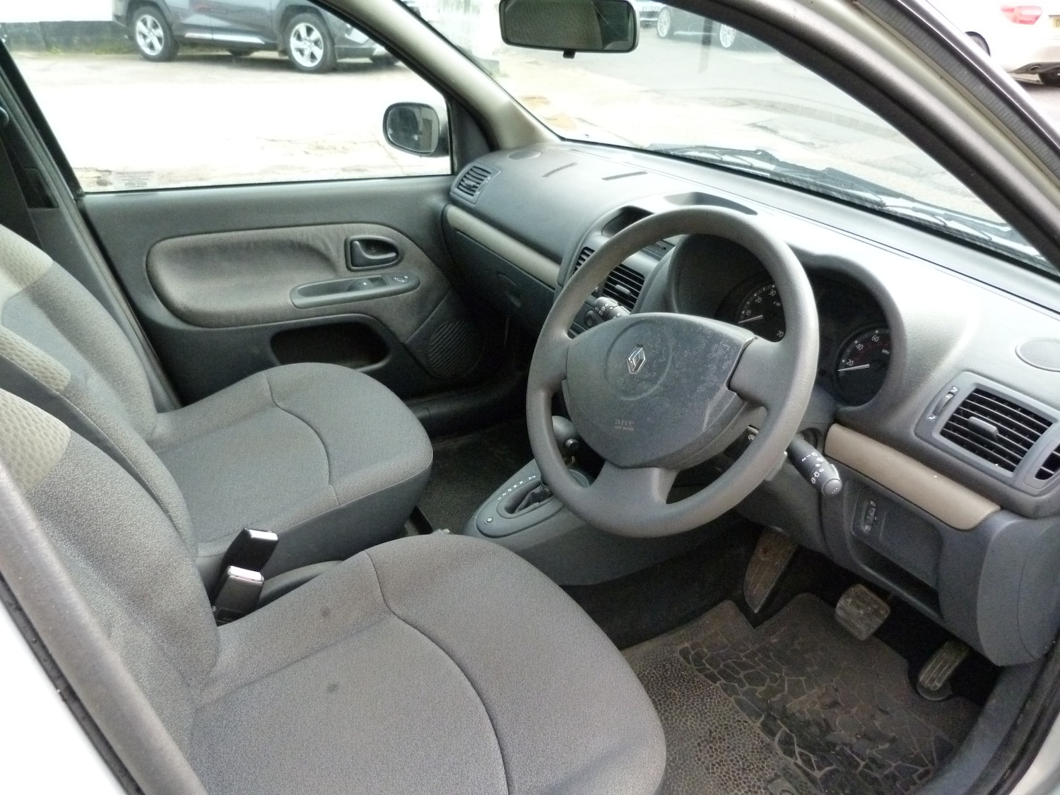 Used Renault Clio 2004 for sale - 77650466: Photo 9