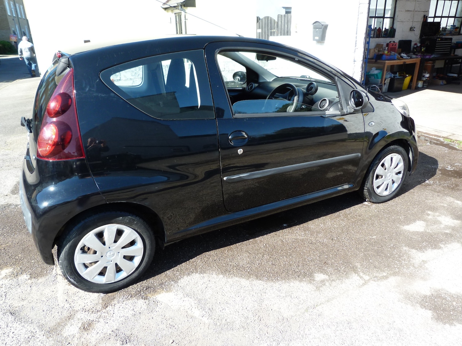 Used Peugeot 107 2014 for sale - 77931743: Photo 2