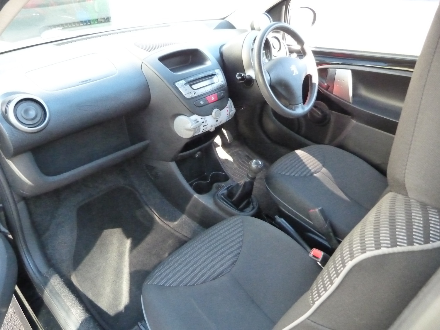 Used Peugeot 107 2014 for sale - 77931743: Photo 6