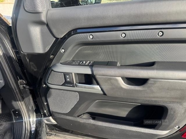 Used Land Rover Defender 2024 for sale - 76409886: Photo 11