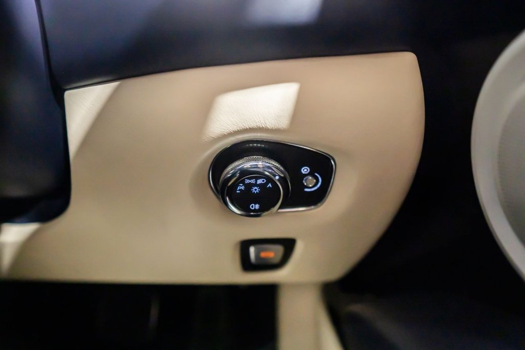 Used Aston Martin DB11 2017 for sale - 77884952: Photo 44