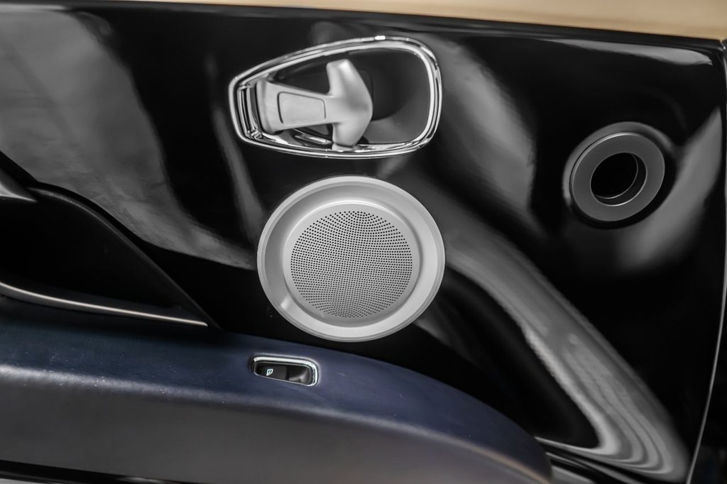 Used Aston Martin DB11 2017 for sale - 77884952: Photo 8