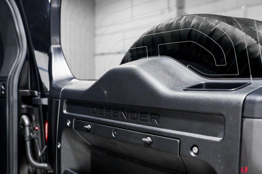 Used Land Rover Defender 2023 for sale - 76417095: Photo 13