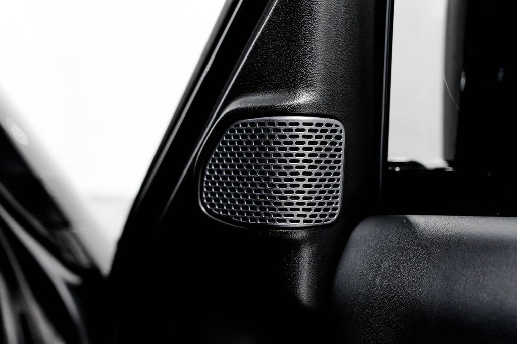 Used Land Rover Defender 2023 for sale - 76417095: Photo 28