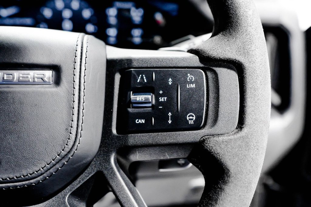 Used Land Rover Defender 2023 for sale - 76417095: Photo 32