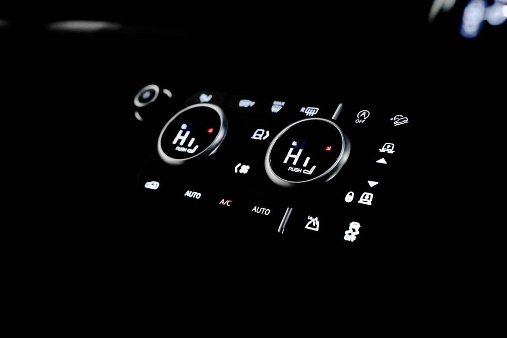 Used Land Rover Defender 2023 for sale - 76417095: Photo 36