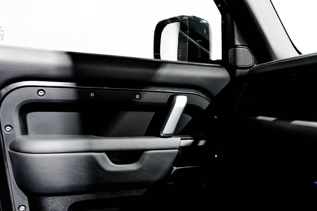 Used Land Rover Defender 2023 for sale - 76417095: Photo 45