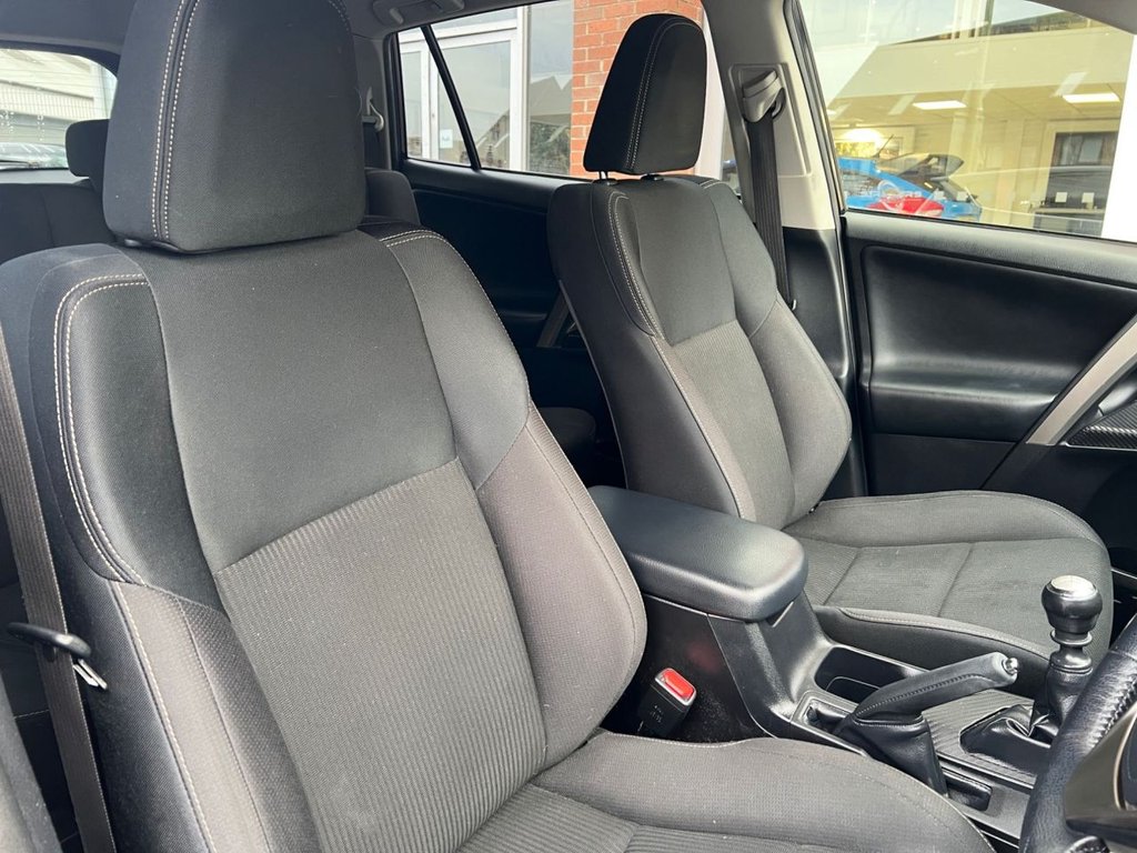 Used Toyota RAV4 2015 for sale - 76798122: Photo 11