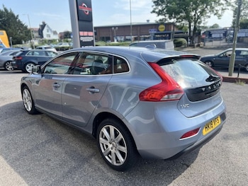 Used Volvo V40 2018 for sale - 79022772: Photo