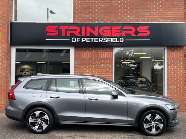 Used Volvo V60 2021 for sale - 76235270: Photo 2