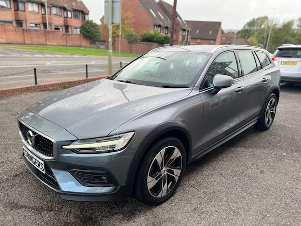 Used Volvo V60 2021 for sale - 76235270: Photo 4