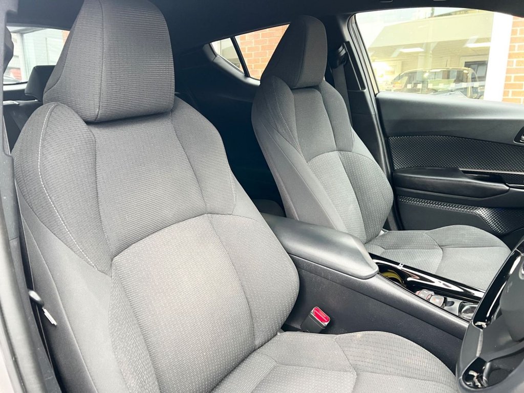 Used Toyota C-HR 2018 for sale - 76797721: Photo 11