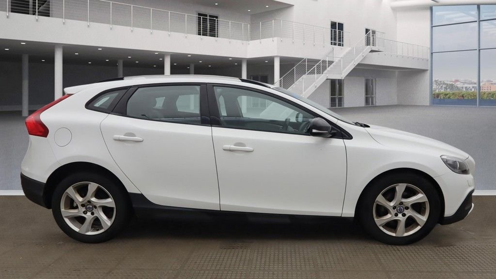 Used Volvo V40 2015 for sale - 77798325: Photo 11