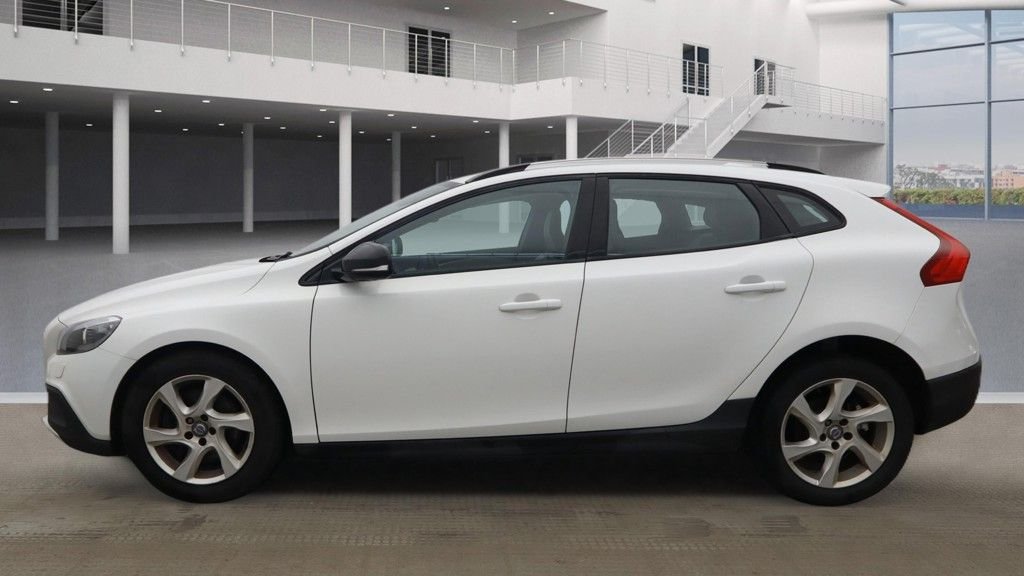 Used Volvo V40 2015 for sale - 77798325: Photo 12