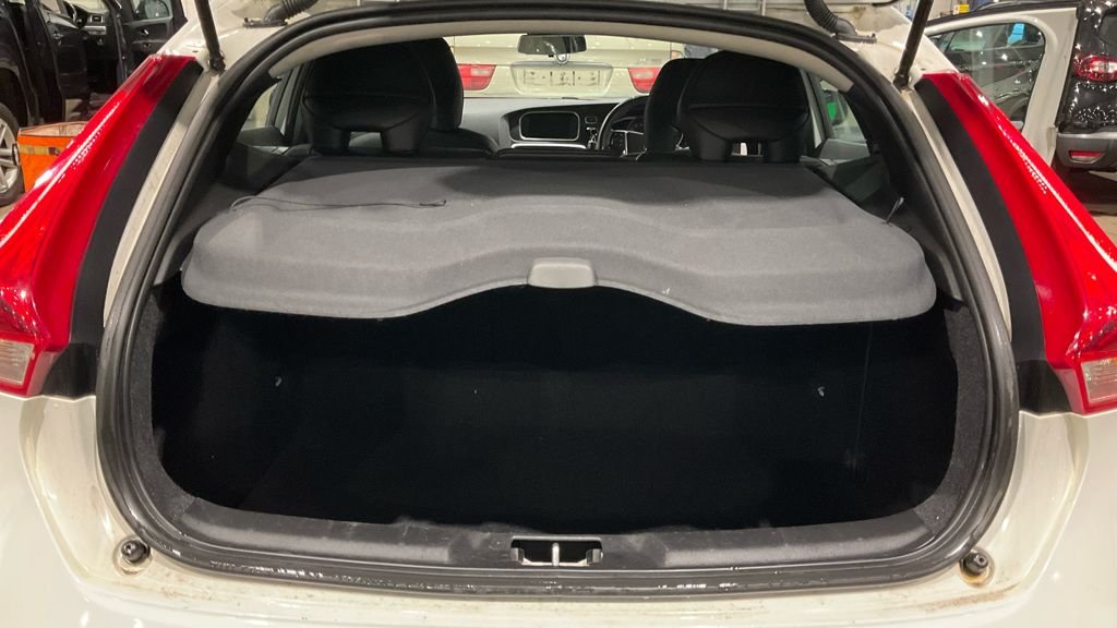 Used Volvo V40 2015 for sale - 77798325: Photo 13