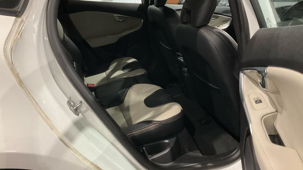 Used Volvo V40 2015 for sale - 77798325: Photo 14