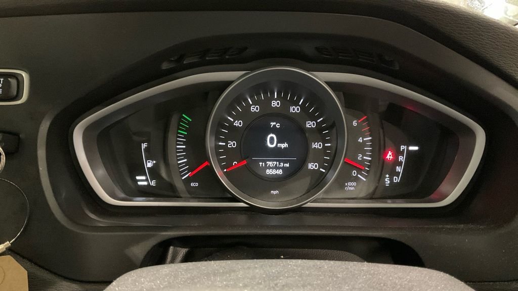 Used Volvo V40 2015 for sale - 77798325: Photo 16