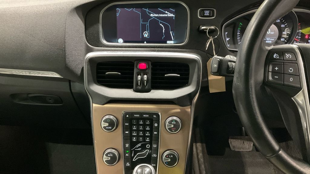 Used Volvo V40 2015 for sale - 77798325: Photo 17