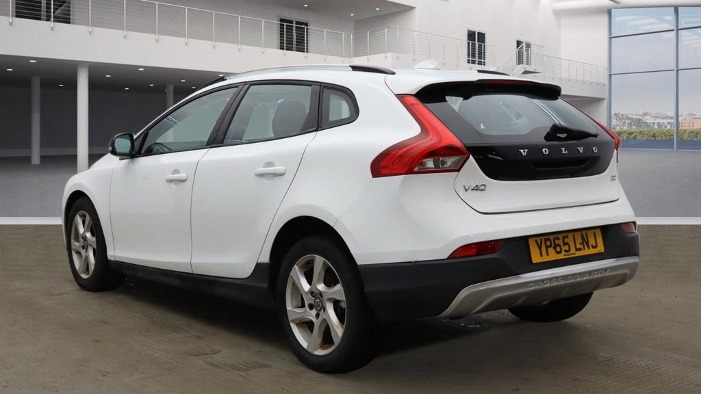 Used Volvo V40 2015 for sale - 77798325: Photo 9