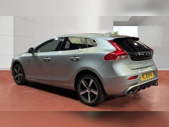 Used Volvo V40 2018 for sale - 79265857: Photo