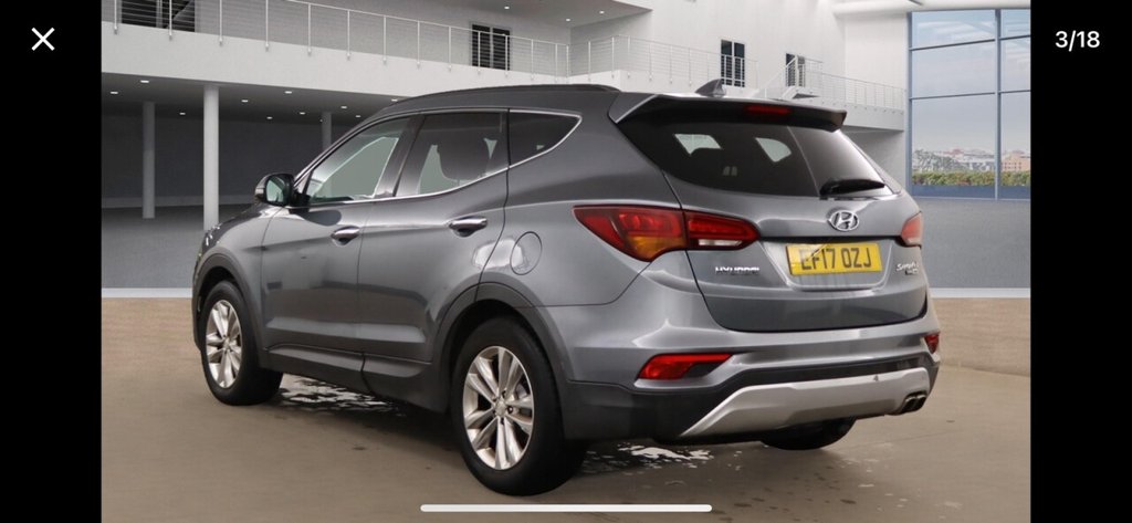 Used Hyundai Santa Fe 2017 for sale - 76768379: Photo 3