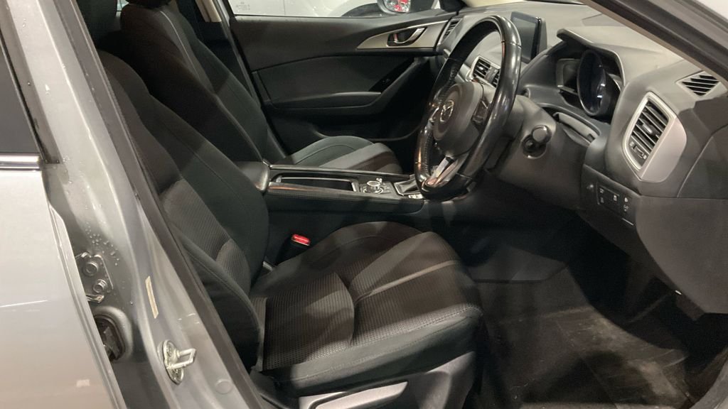 Used Mazda Mazda3 2017 for sale - 77557902: Photo 8