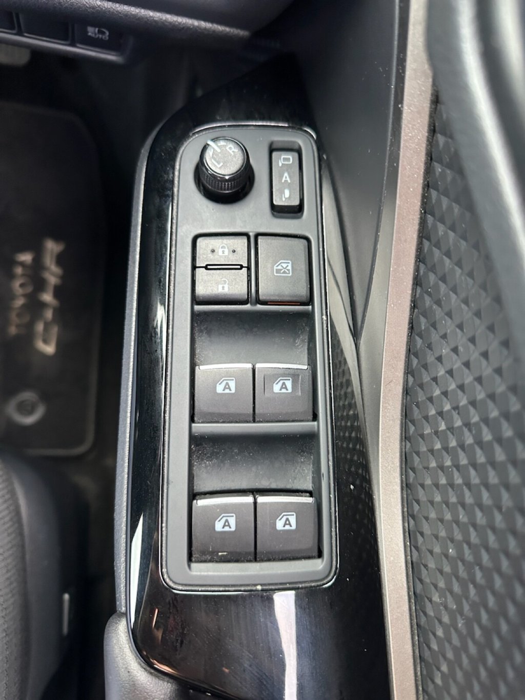 Used Toyota C-HR 2018 for sale - 76797824: Photo 14