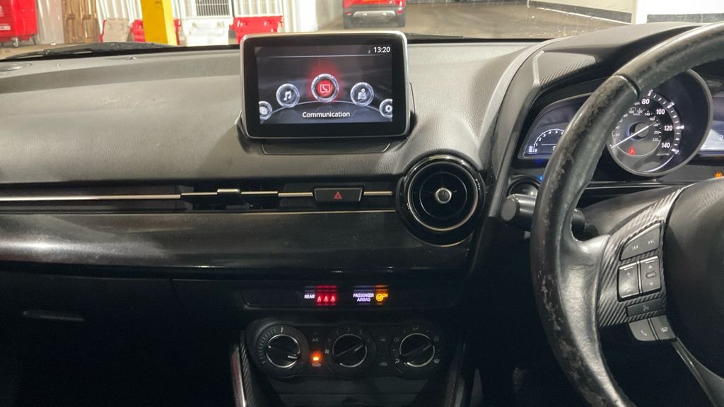 Used Mazda Mazda2 2015 for sale - 77288240: Photo 5