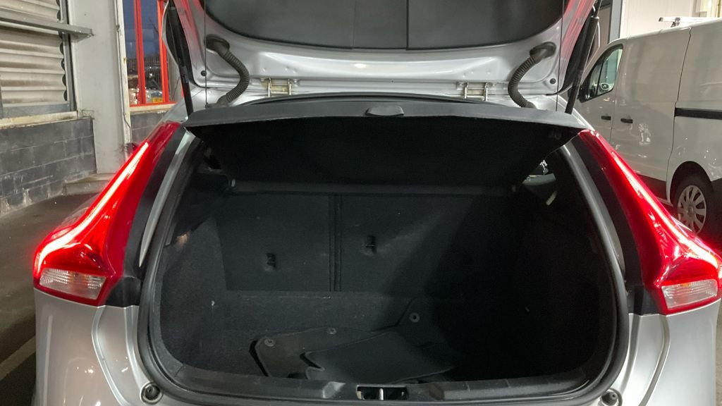 Used Volvo V40 2018 for sale - 77276284: Photo 10