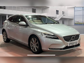 Used Volvo V40 2018 for sale - 77498955: Photo