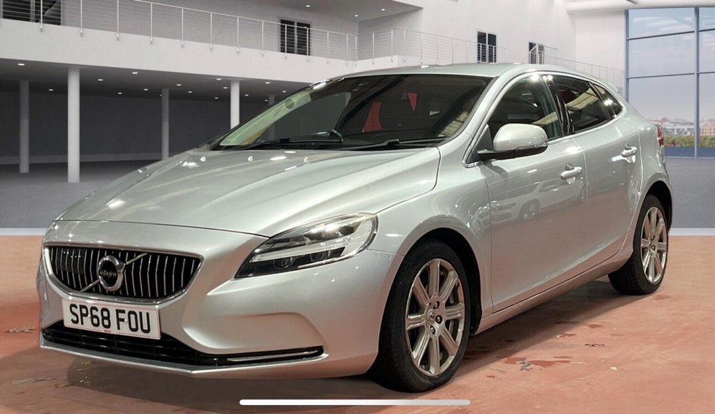 Used Volvo V40 2018 for sale - 77498955: Photo 2