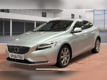Used Volvo V40 2018 for sale - 77498955: Photo