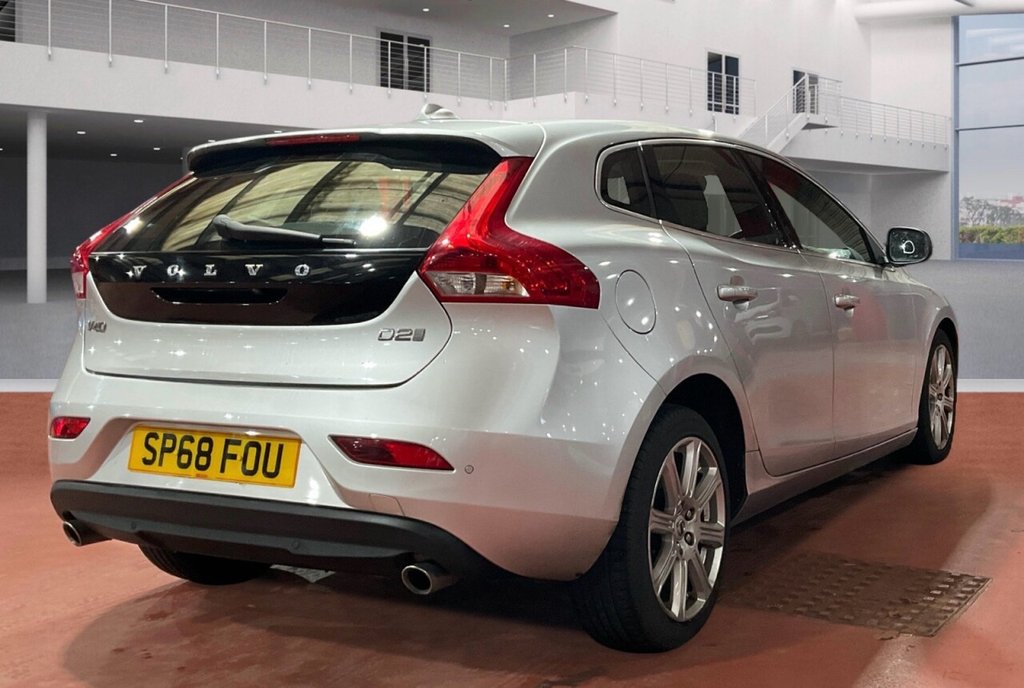 Used Volvo V40 2018 for sale - 77498955: Photo 4