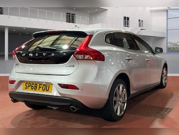 Used Volvo V40 2018 for sale - 77498955: Photo