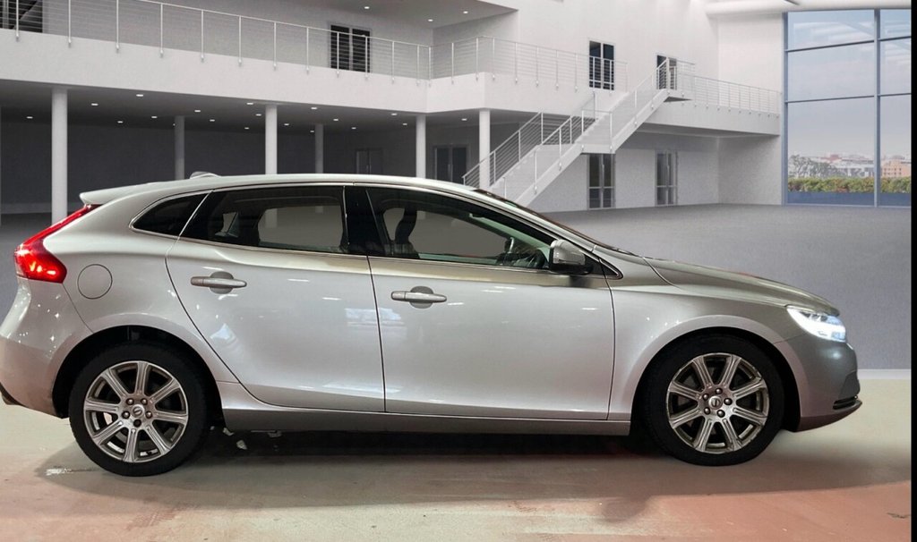 Used Volvo V40 2018 for sale - 77498955: Photo 5