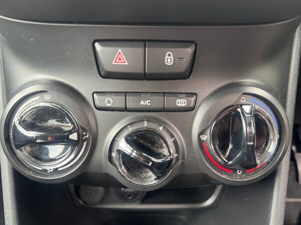 Used Peugeot 208 2014 for sale - 75653899: Photo 20