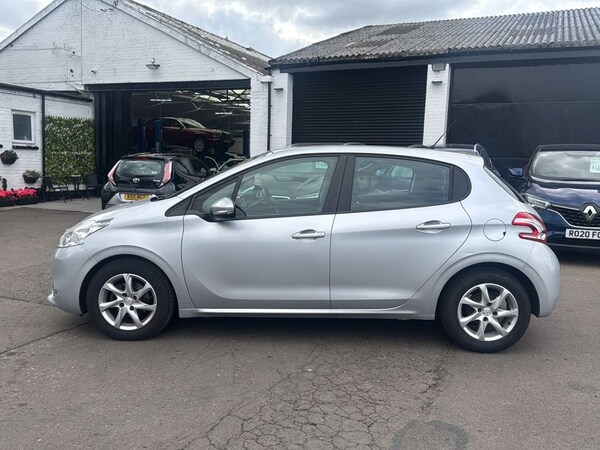 Used Peugeot 208 2014 for sale - 75653899: Photo 4