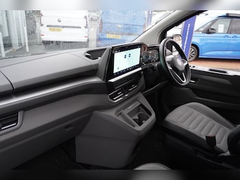 Used Volkswagen Transporter Shuttle 2025 for sale - 78903825: Photo
