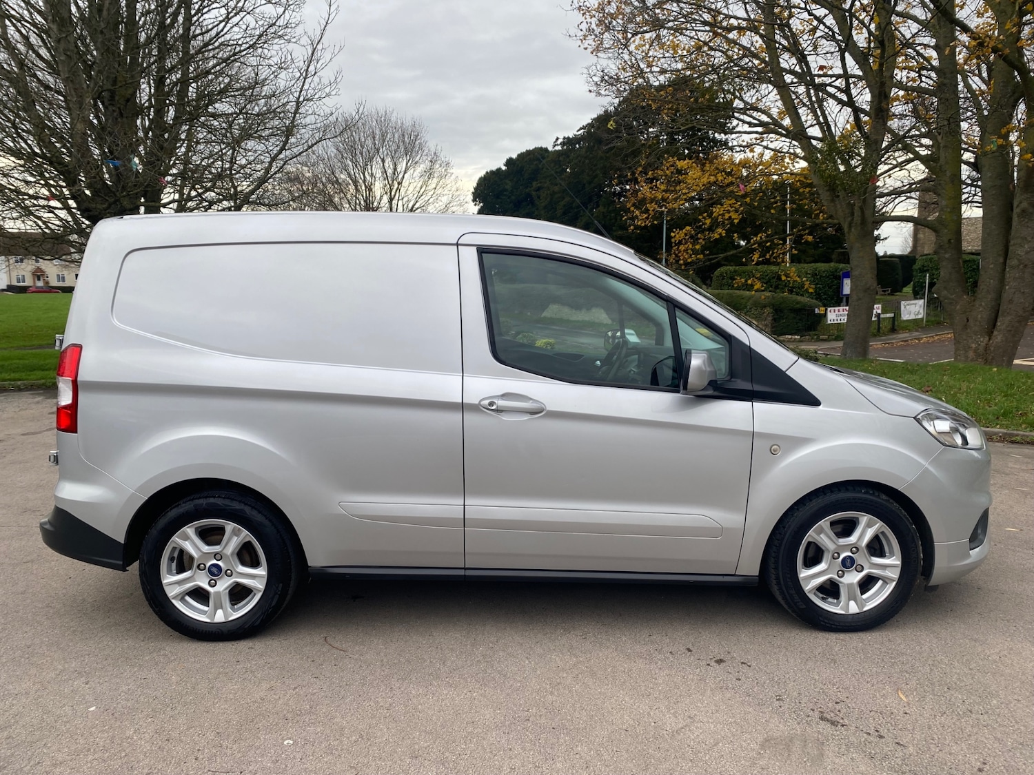 Used Ford Transit Courier 2020 for sale - 76919089: Photo 9
