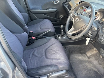 Used Honda Jazz 2010 for sale - 76237135: Photo 2