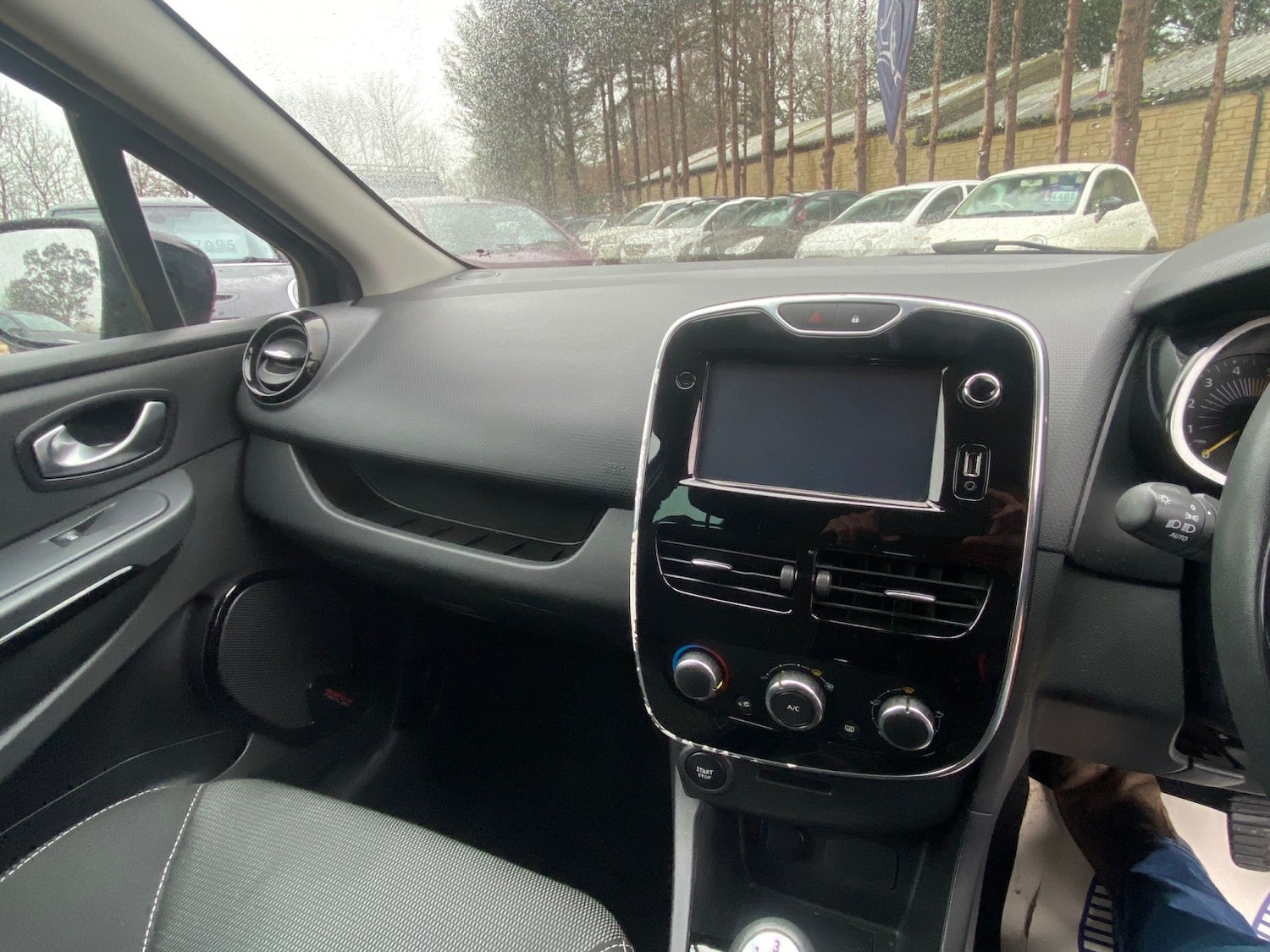 Used Renault Clio 2015 for sale - 77508576: Photo 9