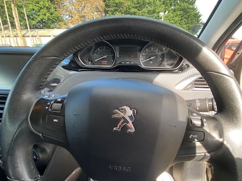 Used Peugeot 2008 2016 for sale - 76120344: Photo 3