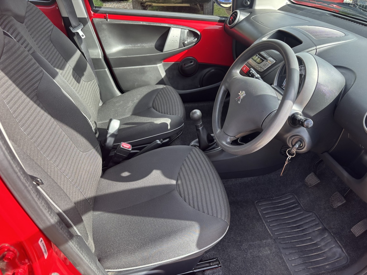 Used Peugeot 107 2013 for sale - 76128873: Photo 2