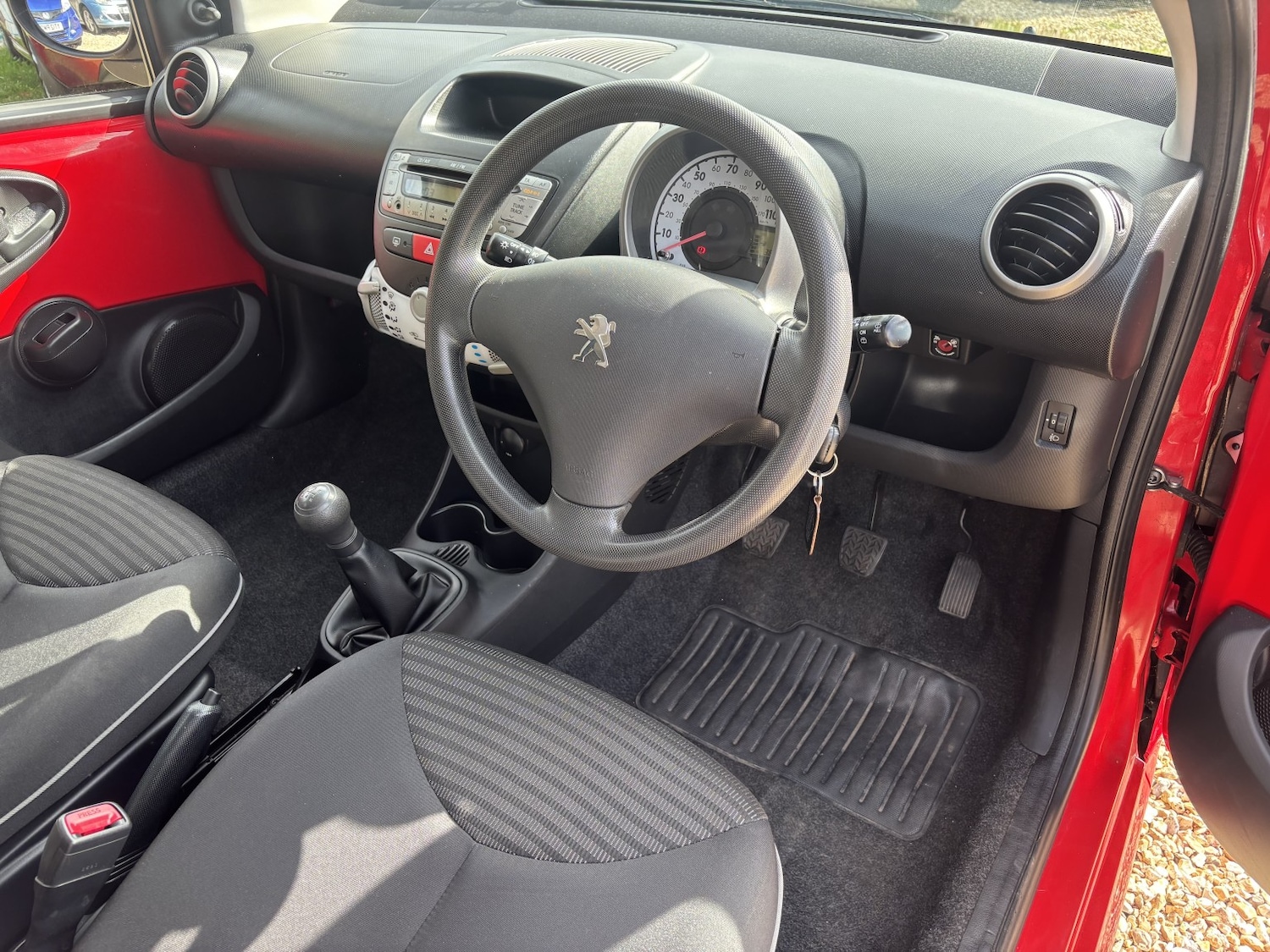Used Peugeot 107 2013 for sale - 76128873: Photo 3