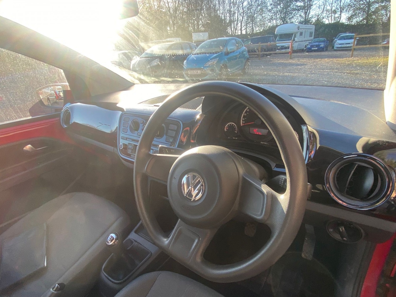 Used Volkswagen up! 2016 for sale - 76649832: Photo 2