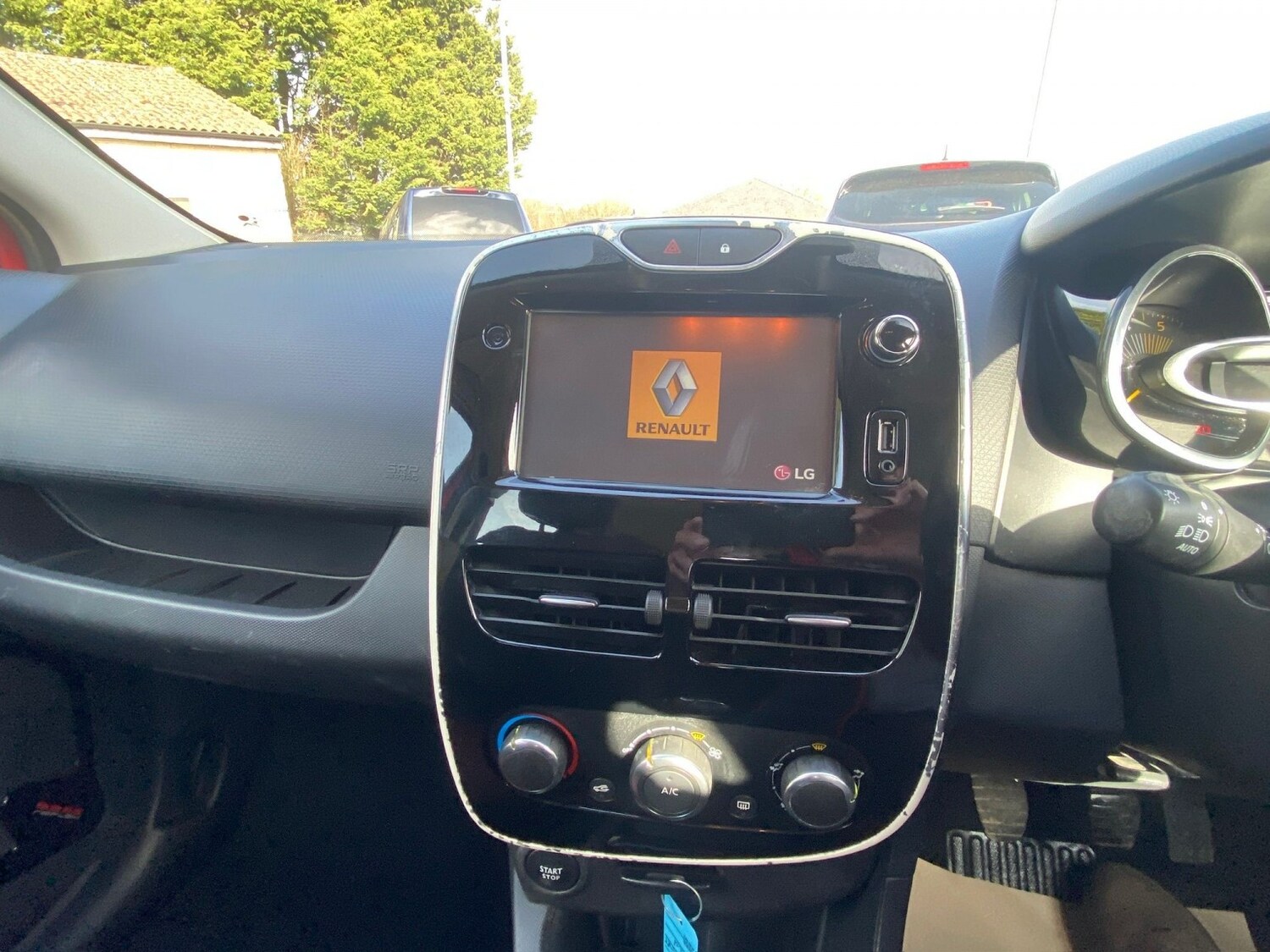 Used Renault Clio 2015 for sale - 78025740: Photo 25