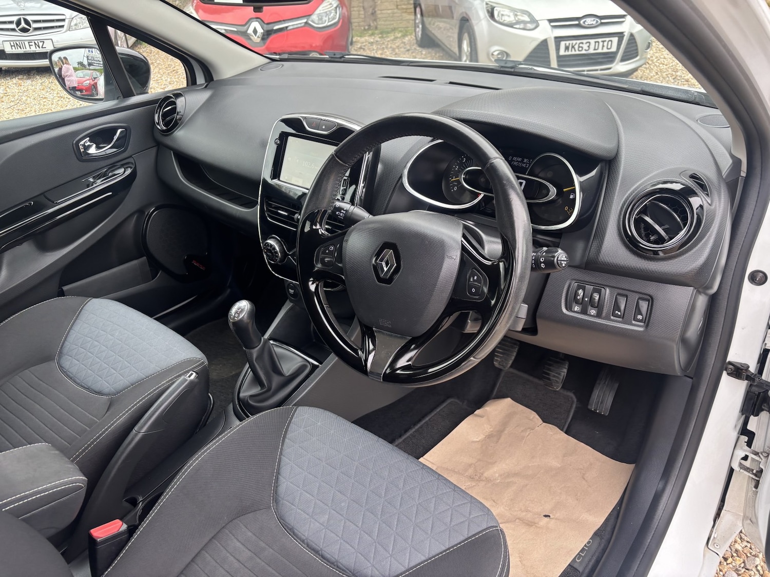 Used Renault Clio 2014 for sale - 78098203: Photo 2