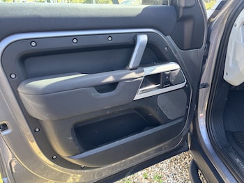 Used Land Rover Defender 110 2022 for sale - 78316847: Photo