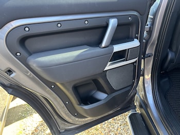 Used Land Rover Defender 110 2022 for sale - 78316847: Photo